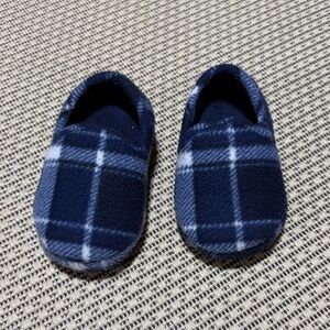 Baby size 5/6 Wonder Nation Navy Plaid Slippers